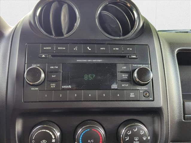 Photo of 2016 Granite Crystal Metallic Clearcoat Jeep Patriot
