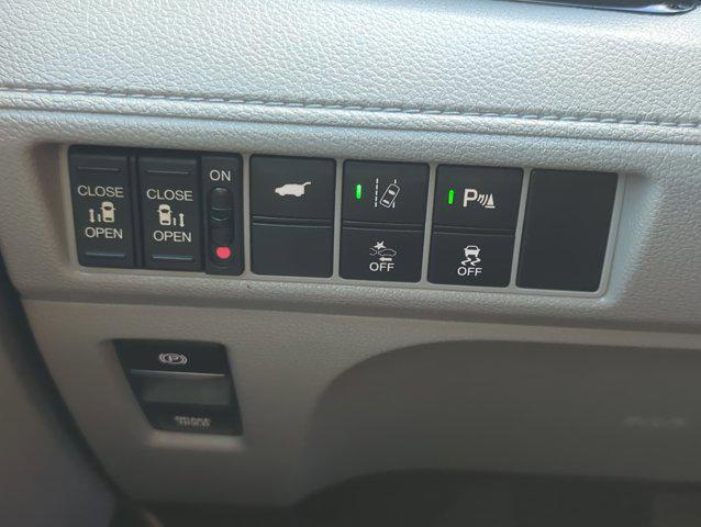 Photo of 2018 Obsidian Blue Pearl Honda Odyssey