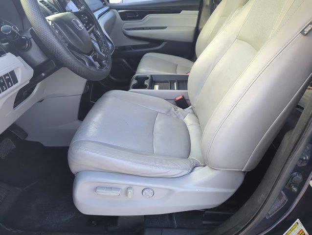 Photo of 2018 Obsidian Blue Pearl Honda Odyssey