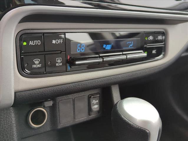 Photo of 2018 White Toyota Corolla