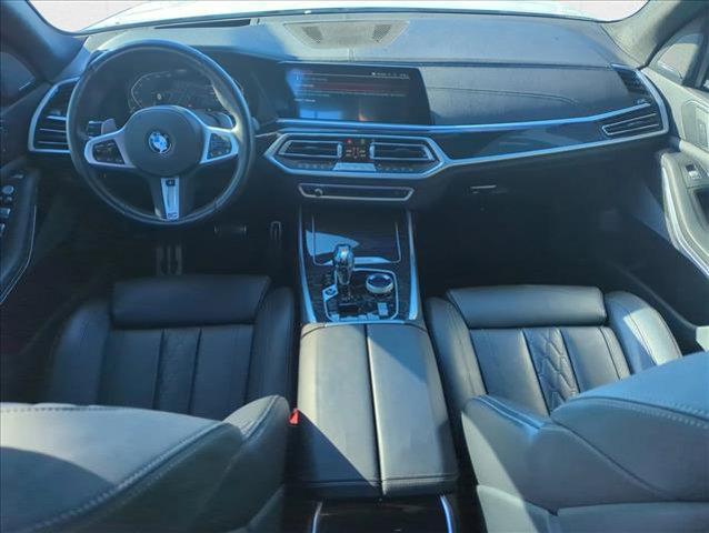 Photo of 2021 Mineral White Metallic BMW X7