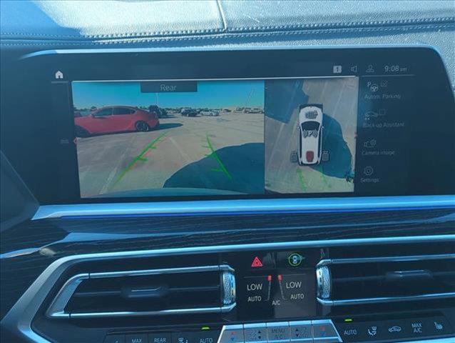 Photo of 2021 Mineral White Metallic BMW X7