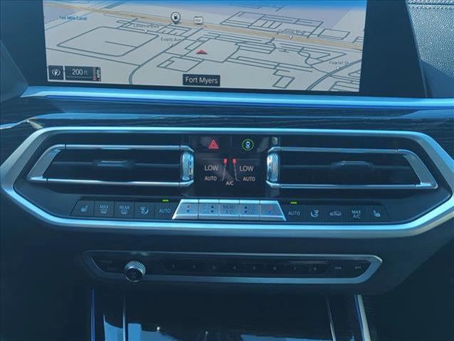 Photo of 2021 Mineral White Metallic BMW X7