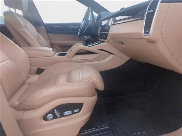 Photo of 2019 Carrara White Metallic Porsche Cayenne