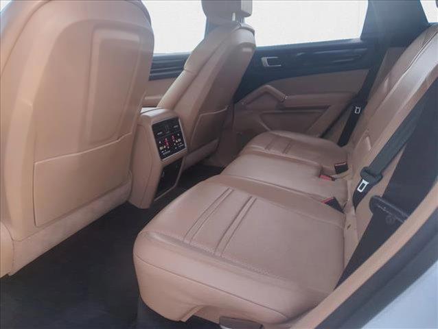 Photo of 2019 Carrara White Metallic Porsche Cayenne