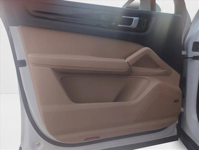 Photo of 2019 Carrara White Metallic Porsche Cayenne