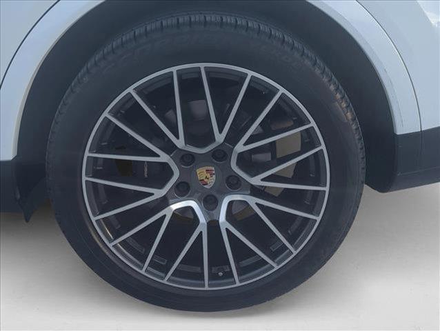 Photo of 2019 Carrara White Metallic Porsche Cayenne