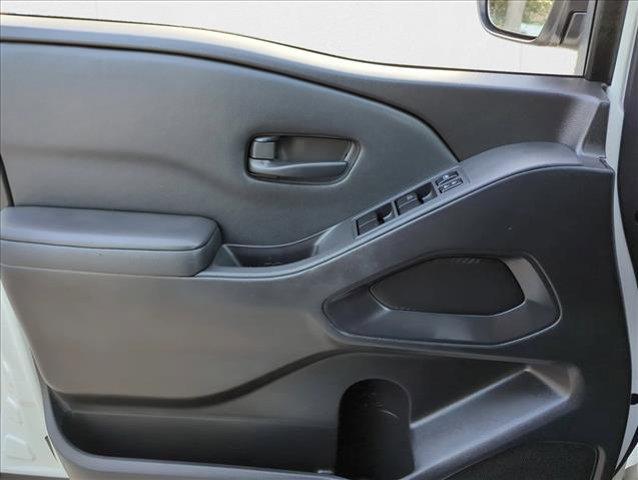Photo of 2022 Glacier White Nissan Frontier