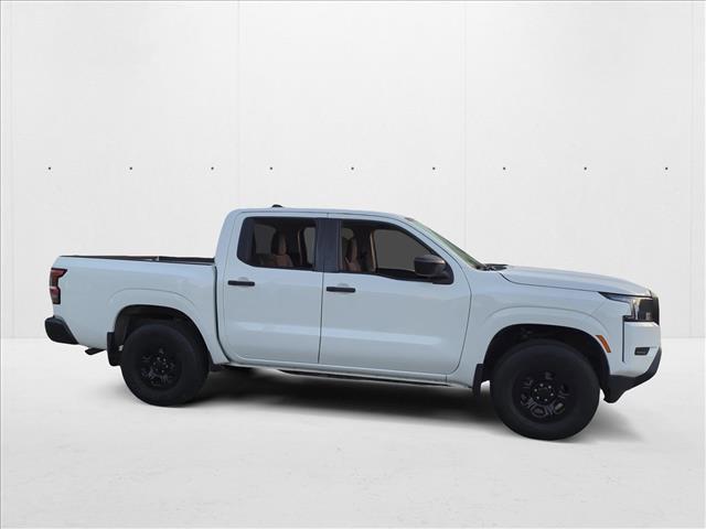 Photo of 2022 Glacier White Nissan Frontier
