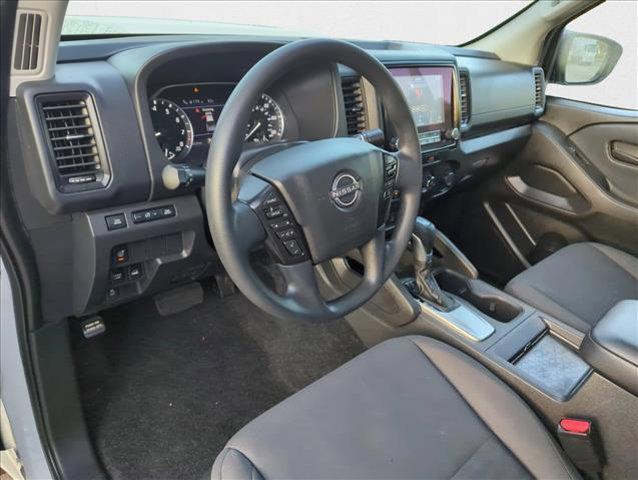 Photo of 2022 Glacier White Nissan Frontier