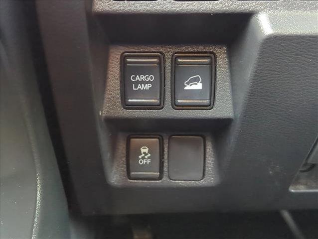 Photo of 2022 Glacier White Nissan Frontier