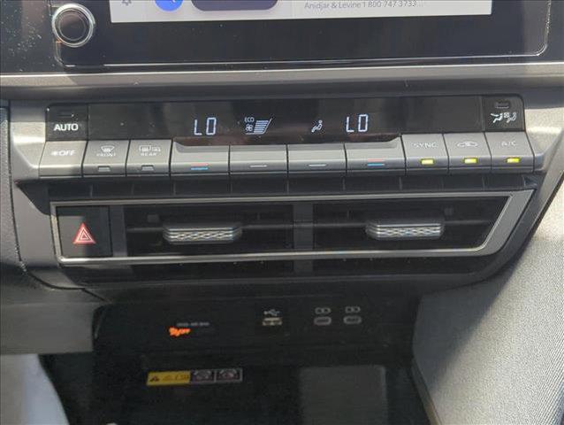 Photo of 2025 Silver/Gray Toyota Camry