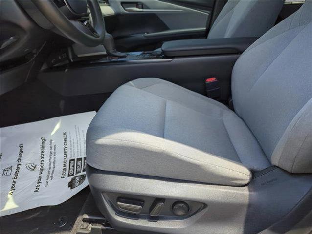 Photo of 2025 Silver/Gray Toyota Camry