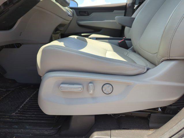 Photo of 2024 Silver Honda Odyssey