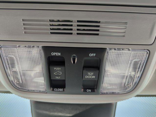 Photo of 2024 Silver Honda Odyssey