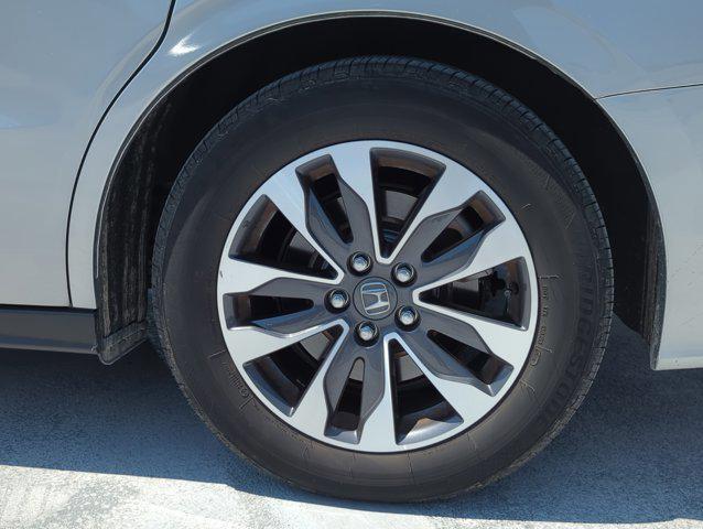 Photo of 2024 Silver Honda Odyssey