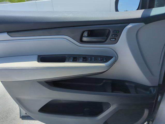 Photo of 2024 Silver Honda Odyssey