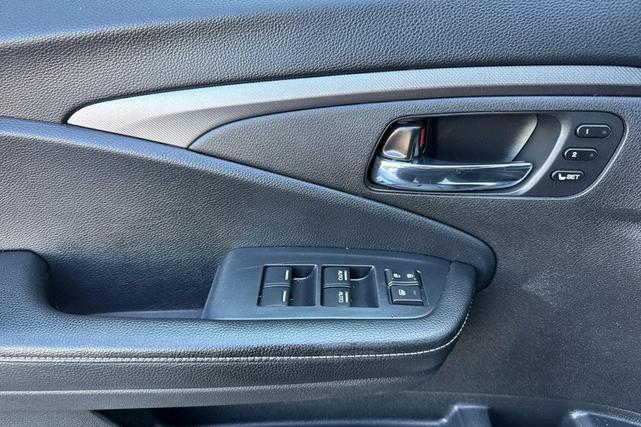 Photo of 2022 Platinum White Pearl Honda Ridgeline
