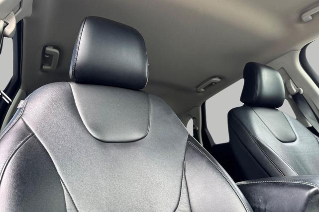 Photo of 2022 Agate Black Metallic Ford Edge