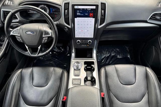 Photo of 2022 Agate Black Metallic Ford Edge