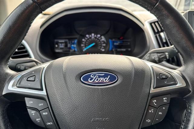 Photo of 2022 Agate Black Metallic Ford Edge
