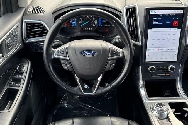 Photo of 2022 Agate Black Metallic Ford Edge