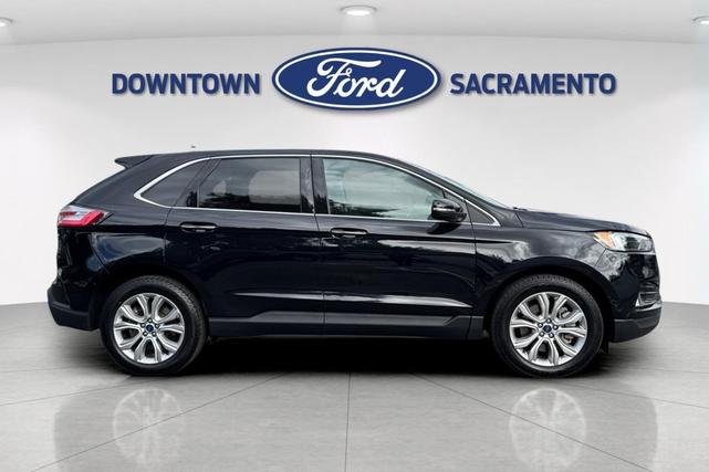 Photo of 2022 Agate Black Metallic Ford Edge