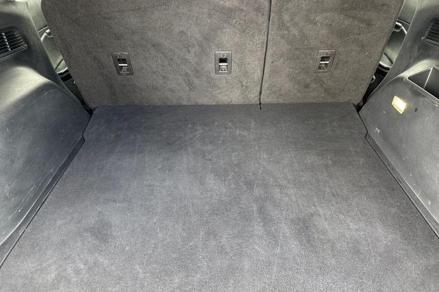 Photo of 2022 Agate Black Metallic Ford Edge