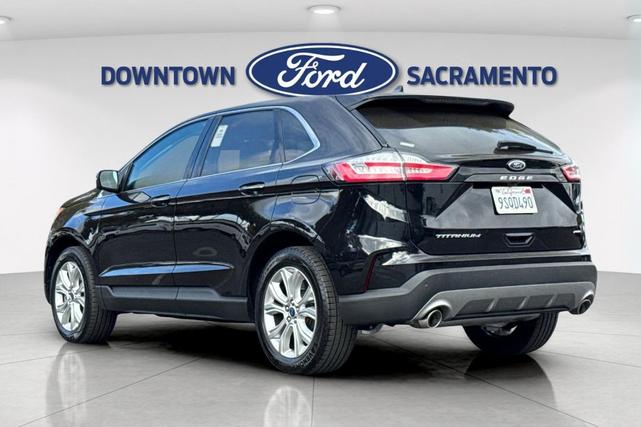 Photo of 2022 Agate Black Metallic Ford Edge