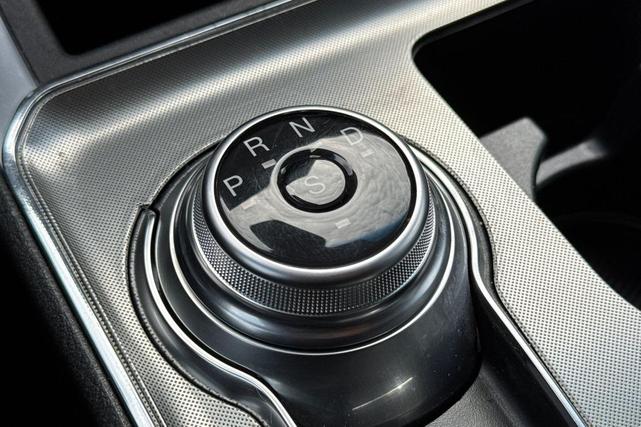 Photo of 2022 Agate Black Metallic Ford Edge