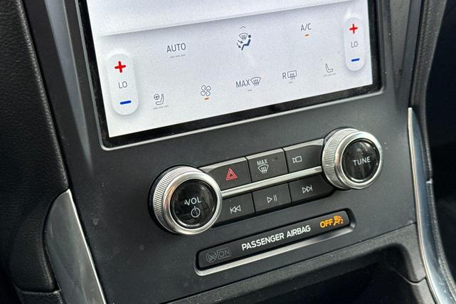 Photo of 2022 Agate Black Metallic Ford Edge
