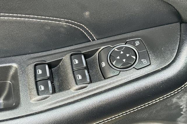 Photo of 2022 Agate Black Metallic Ford Edge
