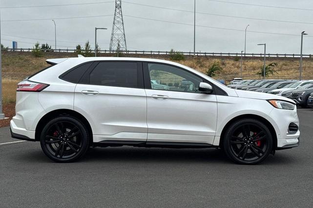 Photo of 2019 White Platinum Ford Edge