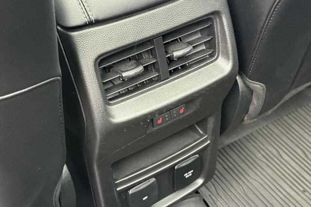 Photo of 2019 White Platinum Ford Edge