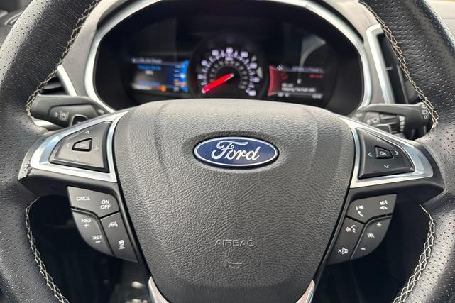 Photo of 2019 White Platinum Ford Edge