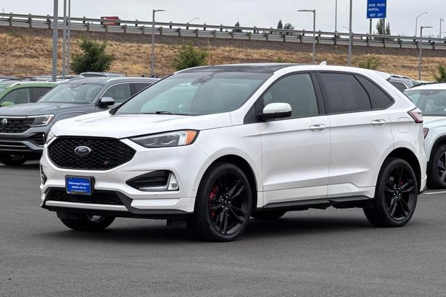 Photo of 2019 White Platinum Ford Edge