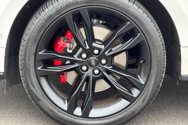 Photo of 2019 White Platinum Ford Edge