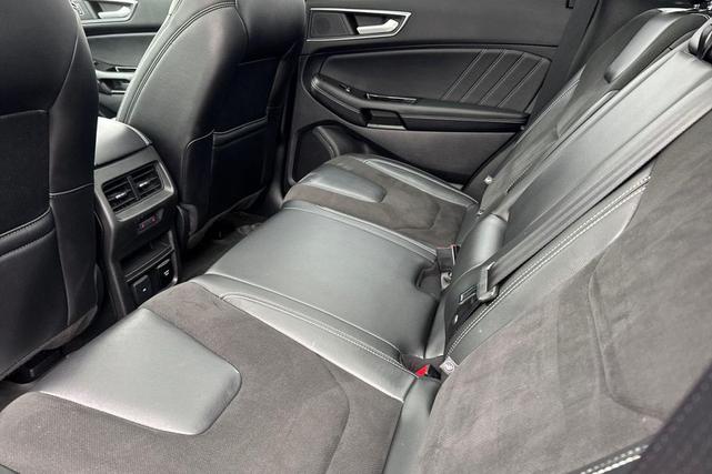 Photo of 2019 White Platinum Ford Edge
