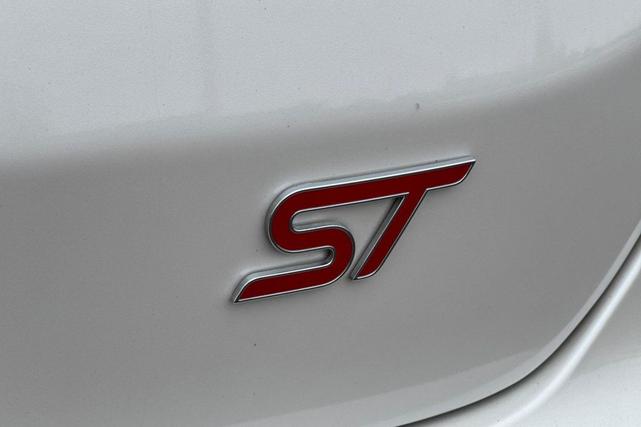 Photo of 2019 White Platinum Ford Edge