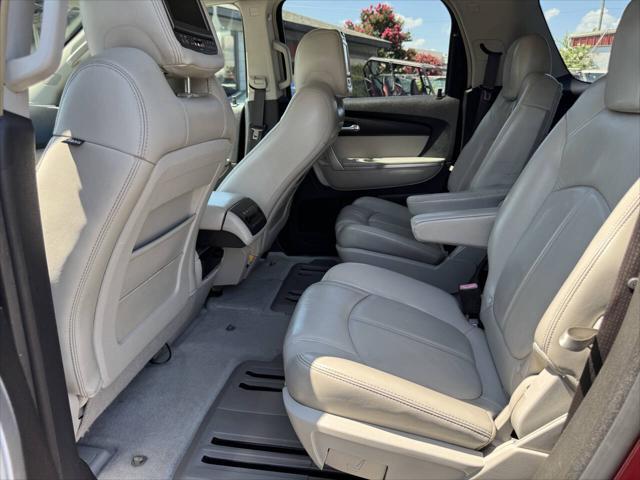 Photo of 2009 Red GMC Acadia