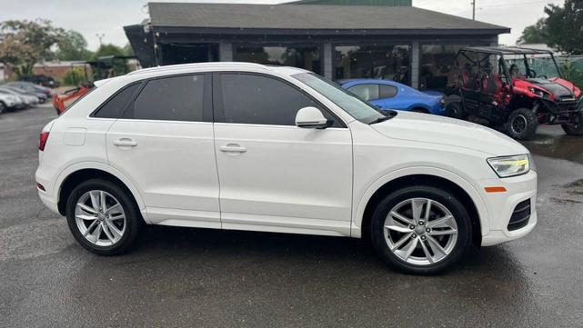 Photo of 2017 White Audi Q3