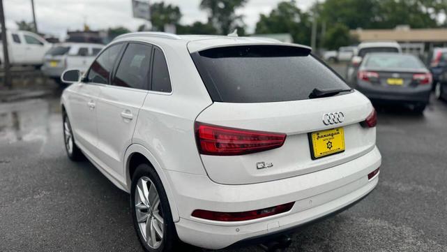 Photo of 2017 White Audi Q3