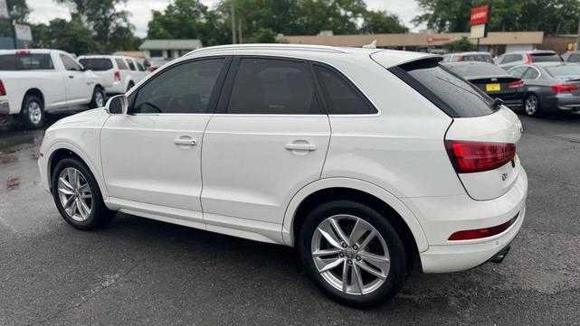 Photo of 2017 White Audi Q3