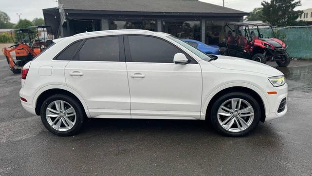 Photo of 2017 White Audi Q3