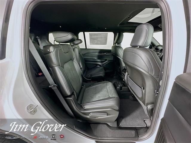 Photo of 2025 Bright White Clearcoat Jeep Grand Cherokee L