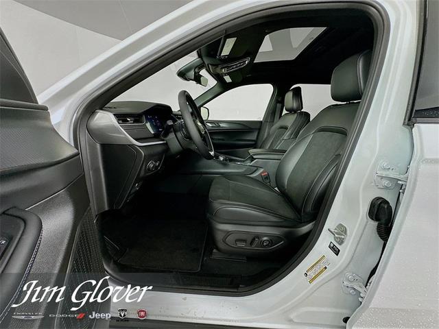 Photo of 2025 Bright White Clearcoat Jeep Grand Cherokee L