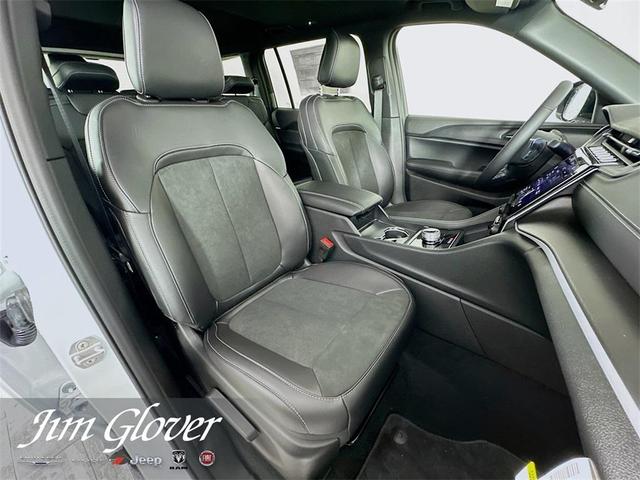 Photo of 2025 Bright White Clearcoat Jeep Grand Cherokee L