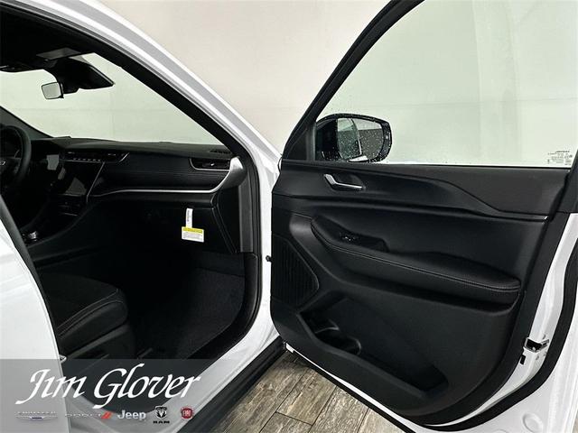 Photo of 2025 Bright White Clearcoat Jeep Grand Cherokee L