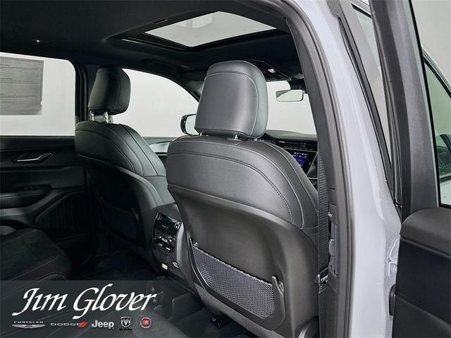 Photo of 2025 Bright White Clearcoat Jeep Grand Cherokee L