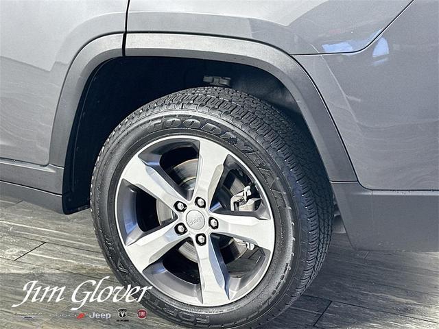 Photo of 2022 Metallic Jeep Grand Cherokee L